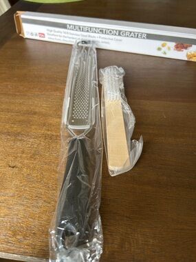 Multifunction Grater Set with Zester and Peeler - White and Black